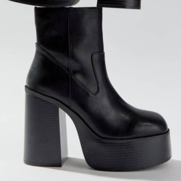 Urban Outfitters Platform Boot 10 - Picture 3 of 4